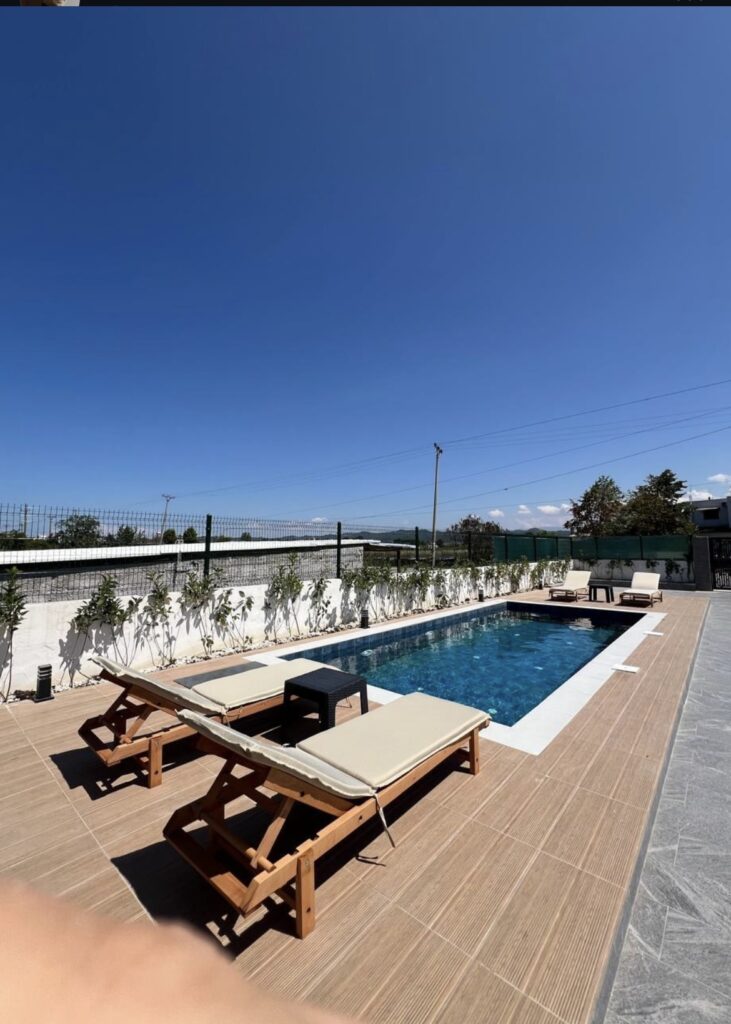 VILË PRIVATE 2-KATËSHE PËR SHITJE – HAMA