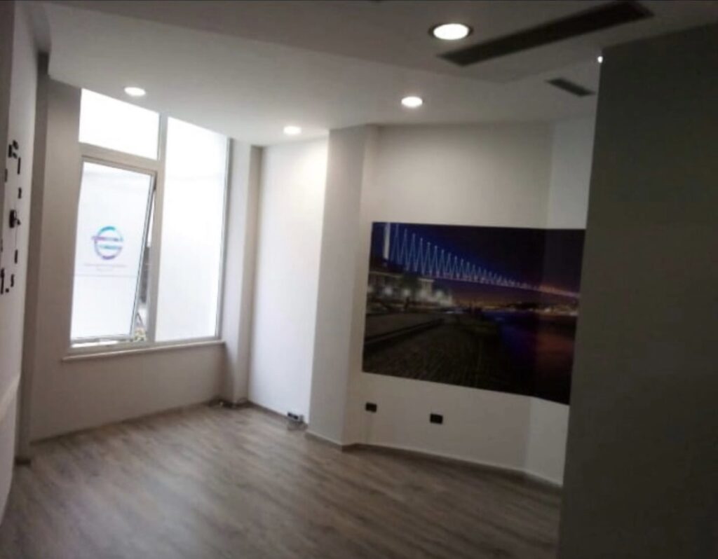 AMBIENT KOMERCIAL ME QIRA