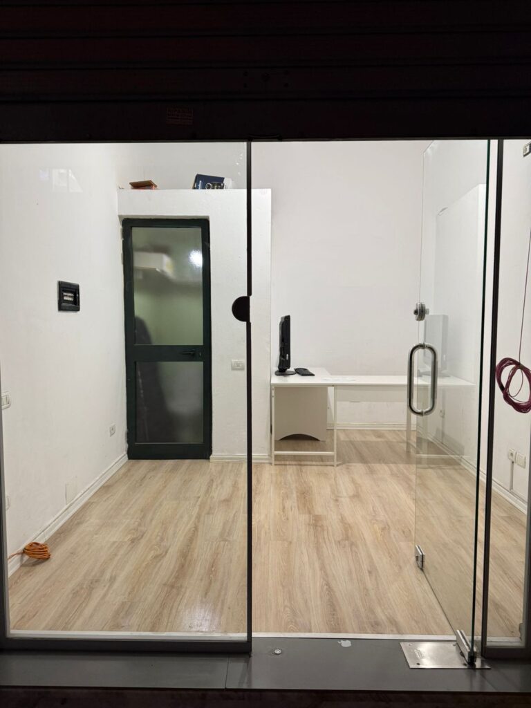 Ambient komercial per qira