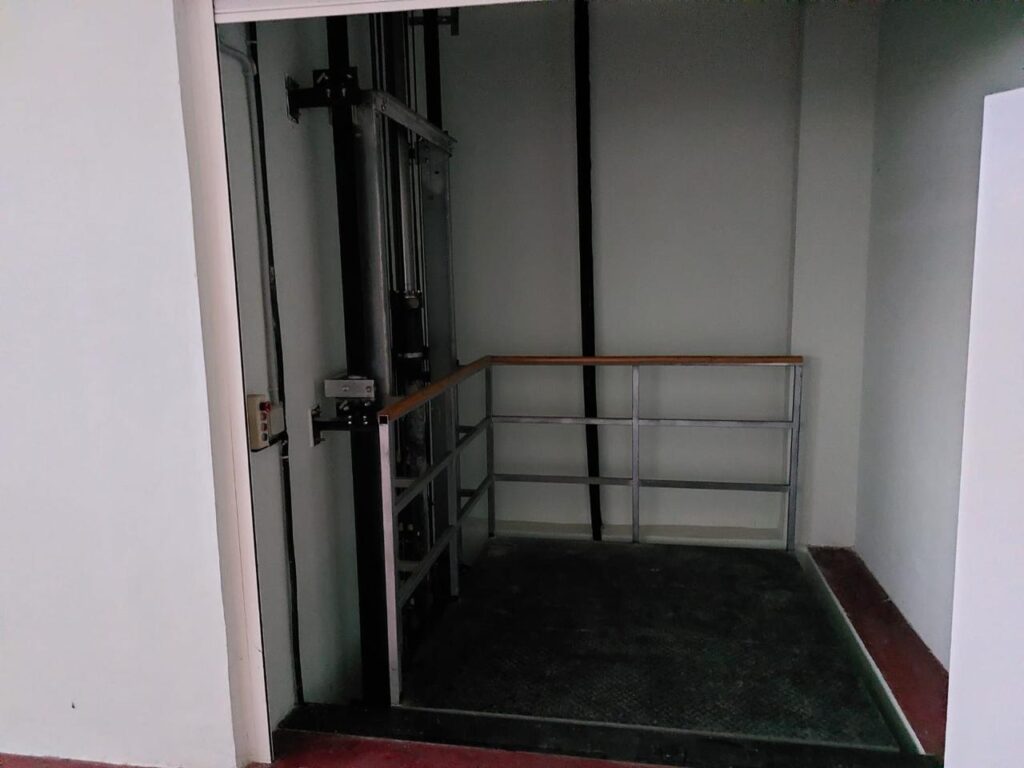 Kompleks Industrial–Administrativ