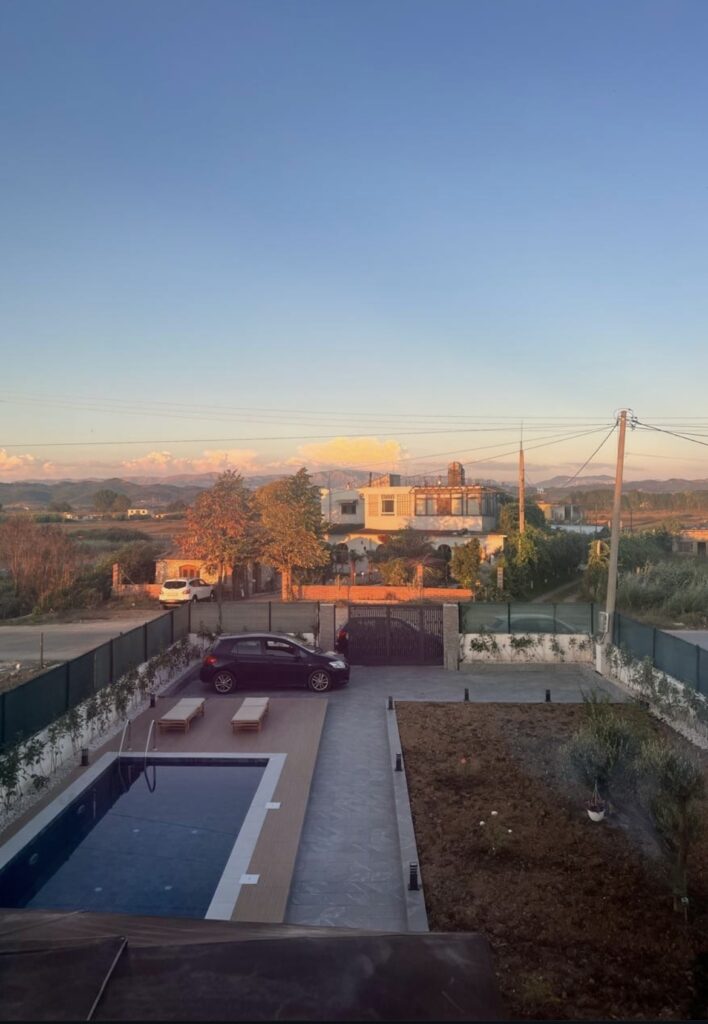 VILË PRIVATE 2-KATËSHE PËR SHITJE – HAMA