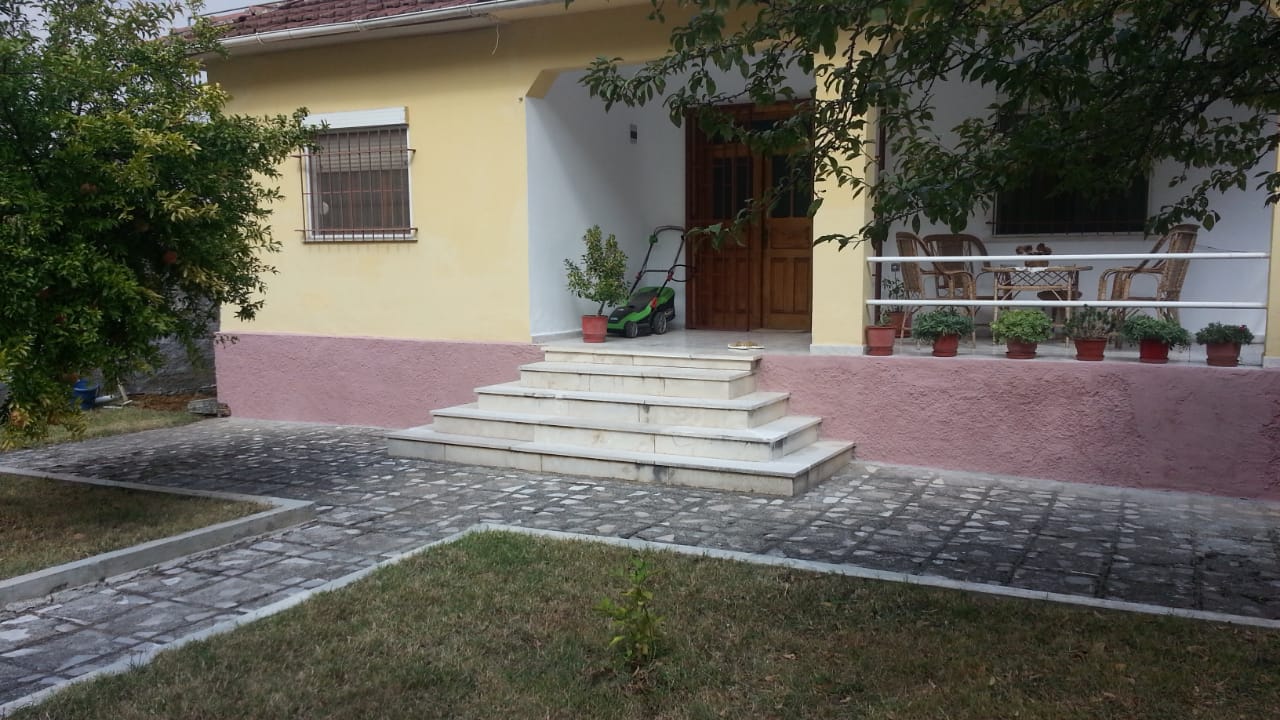 Shtëpi Private për Shitje